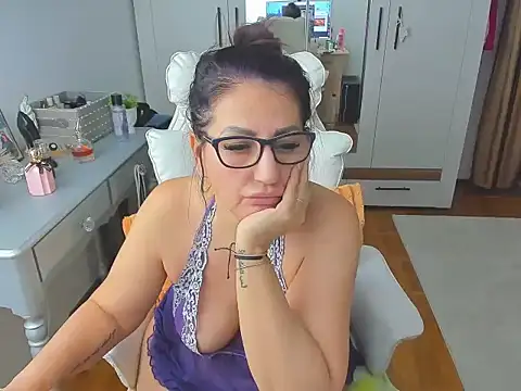 Snapshot of karenncougar chatting on 02/08/25, 05:50 karenncougar online show from 02/08/25, 05:50