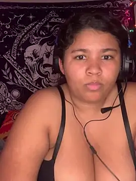 Snapshot of KittyLoroi chatting on 10/22/25, 06:13 KittyLoroi online show from 10/22/25, 06:13