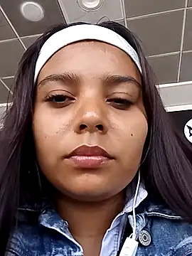 Snapshot of stefanie010 chatting on 02/19/25, 04:00 stefanie010 online show from 02/19/25, 04:00