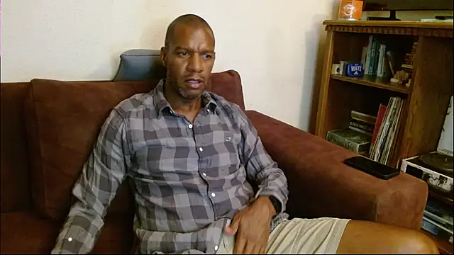 Snapshot of elmorenazost chatting on 11/16/25, 03:56 elmorenazost online show from 11/16/25, 03:56