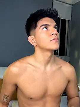 santiago 01 online show from 09/26/25, 01:09