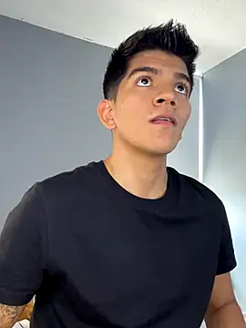 santiago 01 online show from 10/15/25, 07:03