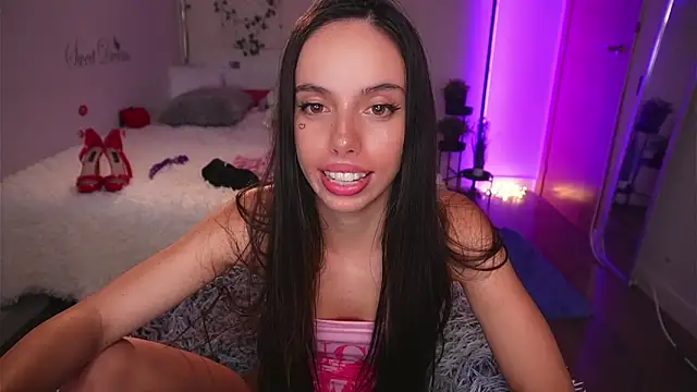 Snapshot of Dayna_Nebula chatting on 09/29/25, 02:44 Dayna Nebula online show from 09/29/25, 02:44