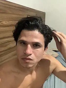 pedrovkr3 online show from 12/05/24, 10:45