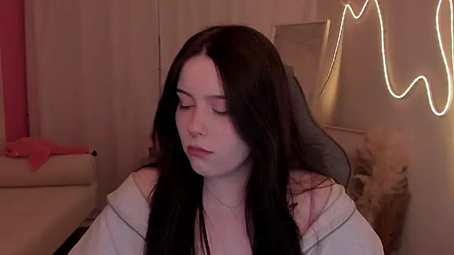 CoralineKeyns online show from 02/05/26, 05:34