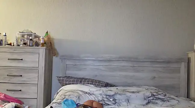 Snapshot of Carmen_Cream chatting on 12/15/24, 07:24 Carmen Cream online show from 12/15/24, 07:24