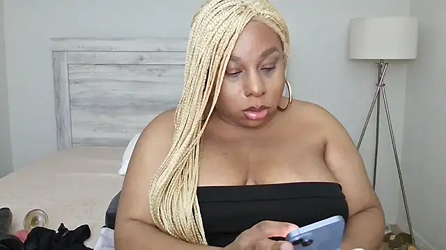 Snapshot of Carmen_Cream chatting on 11/13/25, 05:50 Carmen Cream online show from 11/13/25, 05:50