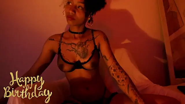 Snapshot of daiana_curly chatting on 01/25/25, 04:35 daiana curly online show from 01/25/25, 04:35