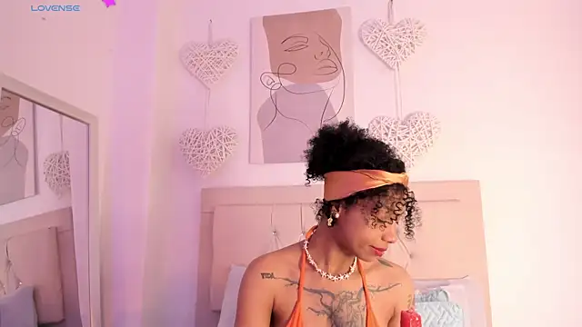 Snapshot of daiana_curly chatting on 02/21/25, 12:50 daiana curly online show from 02/21/25, 12:50