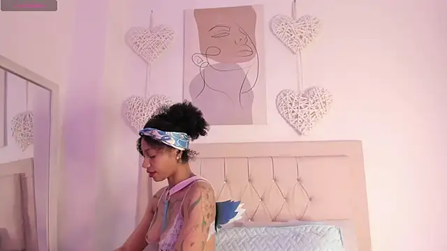 Snapshot of daiana_curly chatting on 02/26/25, 12:58 daiana curly online show from 02/26/25, 12:58
