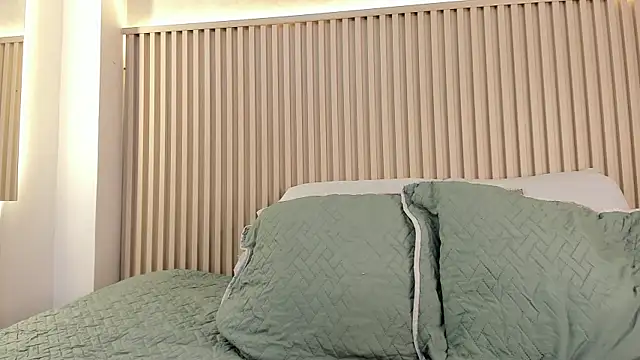 daiana curly online show from 04/15/26, 07:58