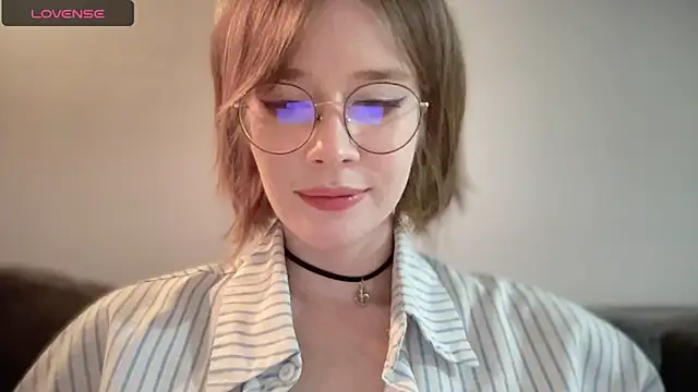 Snapshot of ms_christiana chatting on 11/16/25, 12:27 ms christiana online show from 11/16/25, 12:27