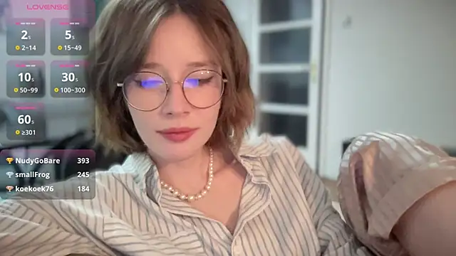 Snapshot of ms_christiana chatting on 11/17/25, 03:56 ms christiana online show from 11/17/25, 03:56