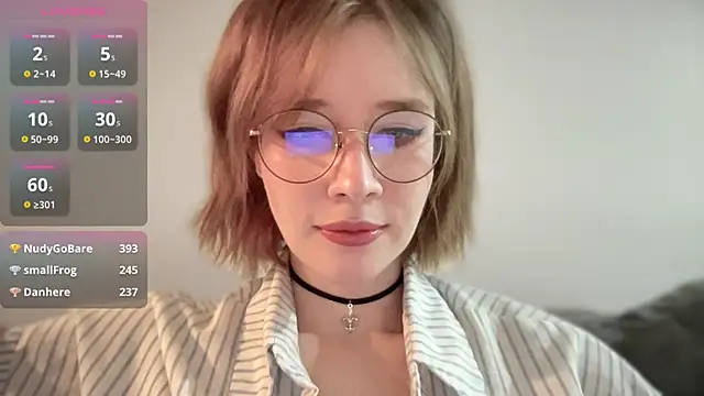 Snapshot of ms_christiana chatting on 11/18/25, 02:39 ms christiana online show from 11/18/25, 02:39