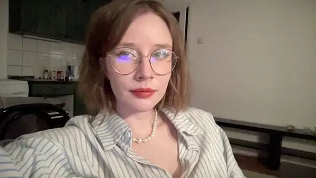 Snapshot of ms_christiana chatting on 12/19/25, 02:18 ms christiana online show from 12/19/25, 02:18