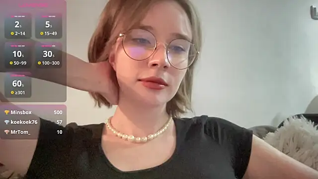 Snapshot of ms_christiana chatting on 12/21/25, 02:19 ms christiana online show from 12/21/25, 02:19