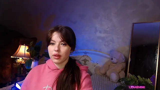 JulieHeets online show from 12/04/24, 07:17