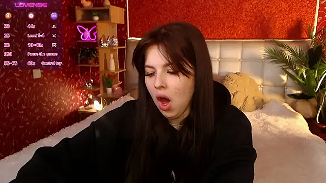 JulieHeets online show from 03/21/25, 09:23