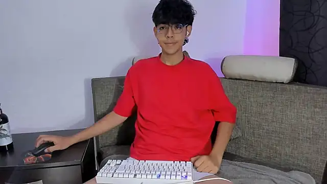 Snapshot of Alan26_ chatting on 03/12/25, 08:52 Alan26 online show from 03/12/25, 08:52