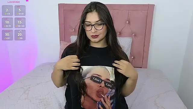 Snapshot of adara_lennox chatting on 01/21/25, 09:04 adara lennox online show from 01/21/25, 09:04