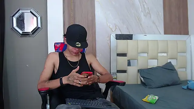 Snapshot of Harry_jhonsson chatting on 05/17/26, 10:06 Harry jhonsson online show from 05/17/26, 10:06