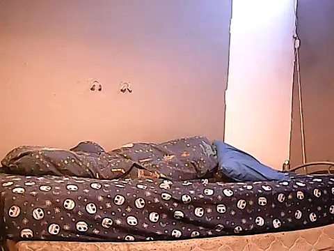 Snapshot of twinkerbell344 chatting on 12/21/25, 09:33 twinkerbell344 online show from 12/21/25, 09:33