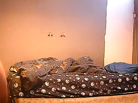 Snapshot of twinkerbell344 chatting on 12/22/25, 11:13 twinkerbell344 online show from 12/22/25, 11:13