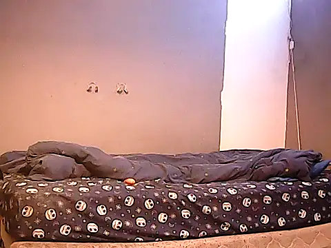 Snapshot of twinkerbell344 chatting on 01/05/26, 10:57 twinkerbell344 online show from 01/05/26, 10:57