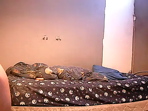 Snapshot of twinkerbell344 chatting on 01/11/26, 10:15 twinkerbell344 online show from 01/11/26, 10:15