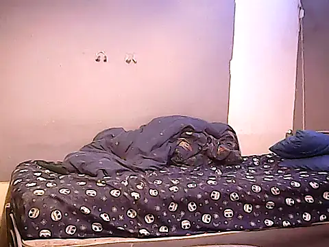 Snapshot of twinkerbell344 chatting on 01/18/26, 01:26 twinkerbell344 online show from 01/18/26, 01:26