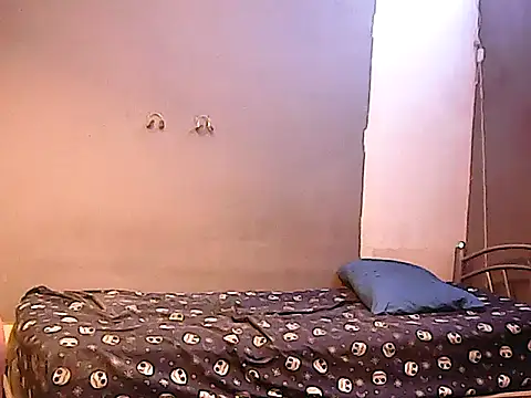 Snapshot of twinkerbell344 chatting on 02/14/26, 11:23 twinkerbell344 online show from 02/14/26, 11:23