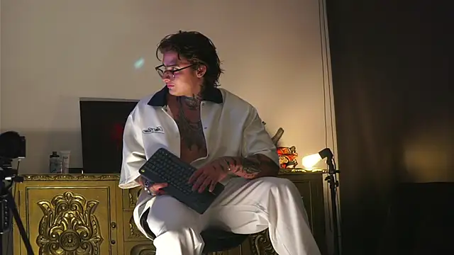 dantecoppolaa  online show from 09/26/25, 12:58