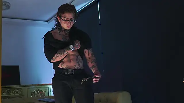 dantecoppolaa  online show from 10/11/25, 08:51