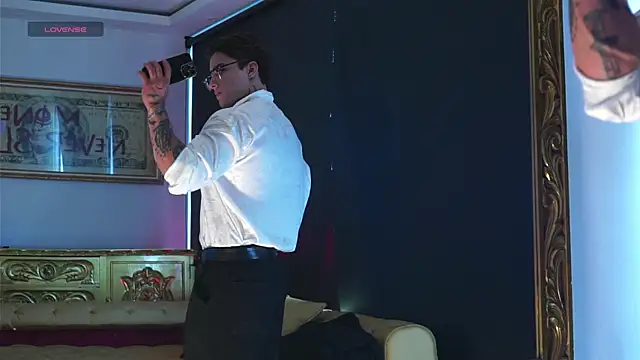 dantecoppolaa  online show from 11/02/25, 08:33