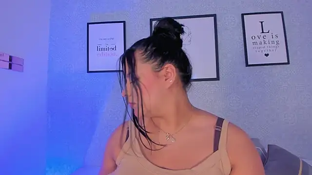 Snapshot of Natasha_harper chatting on 04/24/26, 01:24 Natasha harper online show from 04/24/26, 01:24