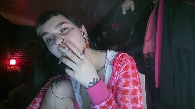 Snapshot of MoorderxDoll chatting on 12/27/24, 08:50 MoorderxDoll online show from 12/27/24, 08:50