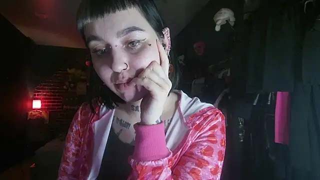 Snapshot of MoorderxDoll chatting on 12/30/24, 10:34 MoorderxDoll online show from 12/30/24, 10:34