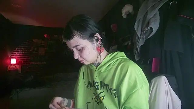 Snapshot of MoorderxDoll chatting on 12/31/24, 06:02 MoorderxDoll online show from 12/31/24, 06:02