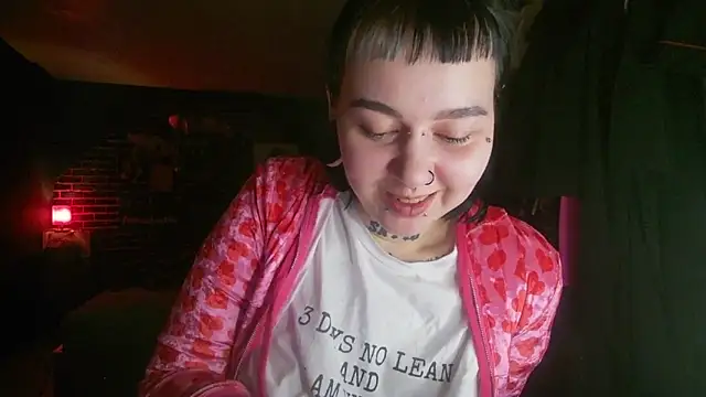 Snapshot of MoorderxDoll chatting on 01/06/25, 09:32 MoorderxDoll online show from 01/06/25, 09:32