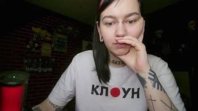 MoorderxDoll online show from 03/25/26, 09:21