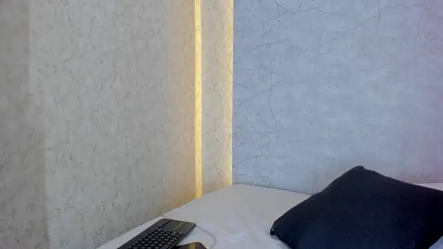 Snapshot of aprilalen chatting on 02/12/25, 06:51 aprilalen online show from 02/12/25, 06:51