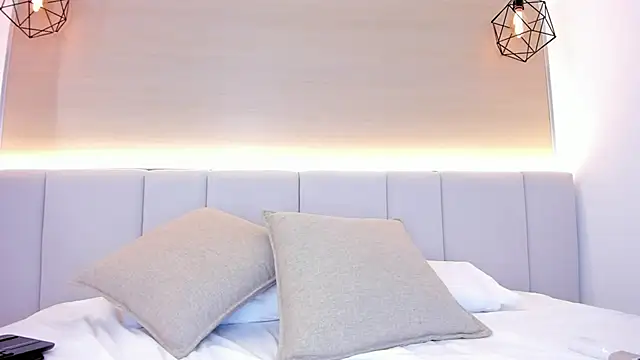 Snapshot of aprilalen chatting on 11/20/25, 07:30 aprilalen online show from 11/20/25, 07:30