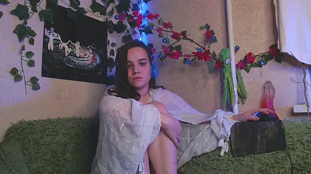 Tiny Witch online show from 10/10/25, 11:15