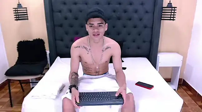 mailo bronw online show from 03/11/25, 08:31