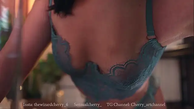 Miss beee online show from 12/17/25, 11:55