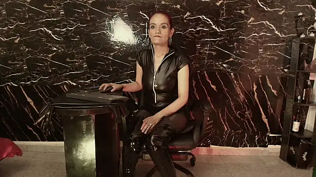 Snapshot of Julieta_Wall_ chatting on 09/14/25, 10:31 Julieta Wall online show from 09/14/25, 10:31