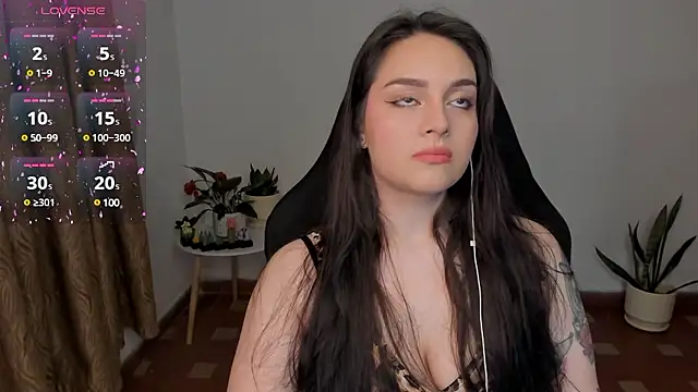 Snapshot of anaveleeez chatting on 12/04/24, 02:42 anaveleeez online show from 12/04/24, 02:42