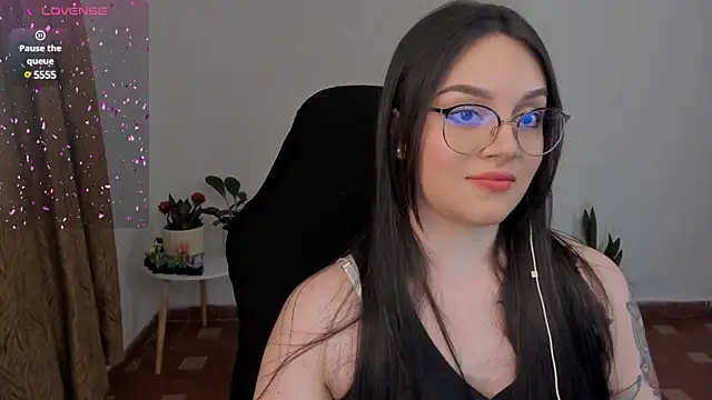 Snapshot of anaveleeez chatting on 12/11/24, 05:21 anaveleeez online show from 12/11/24, 05:21