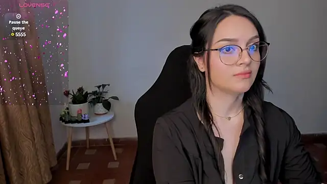 Snapshot of anaveleeez chatting on 12/31/24, 03:09 anaveleeez online show from 12/31/24, 03:09