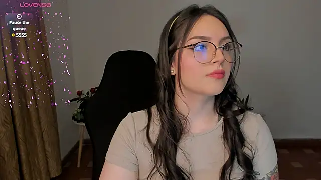 Snapshot of anaveleeez chatting on 01/04/25, 01:21 anaveleeez online show from 01/04/25, 01:21